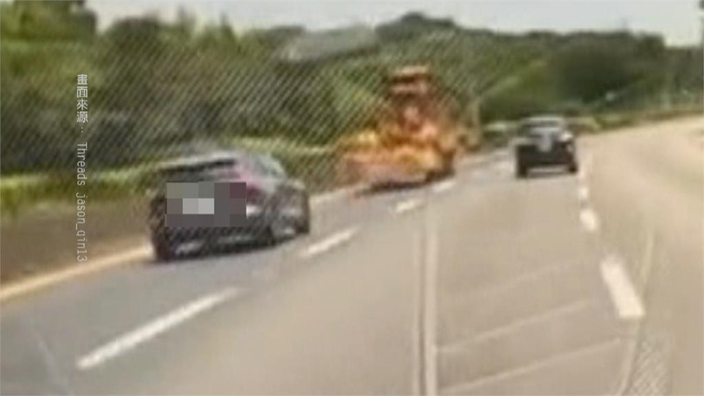 開了輔助駕駛卻不會辨識？　轎車直撞國道工程緩撞車