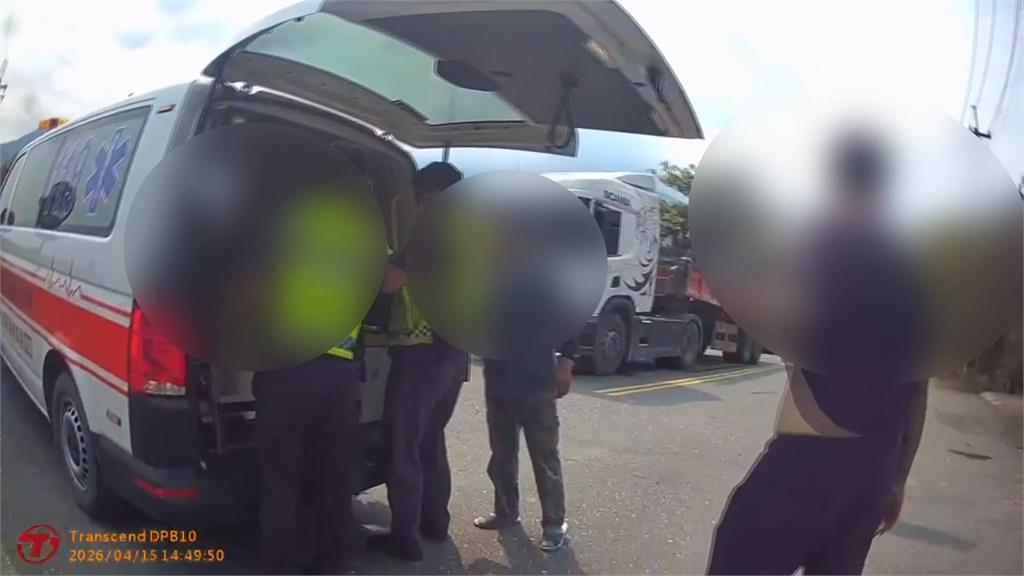 花蓮鳳林鎮機車撞上曳引車尾　雙載2人當場OHCA不治
