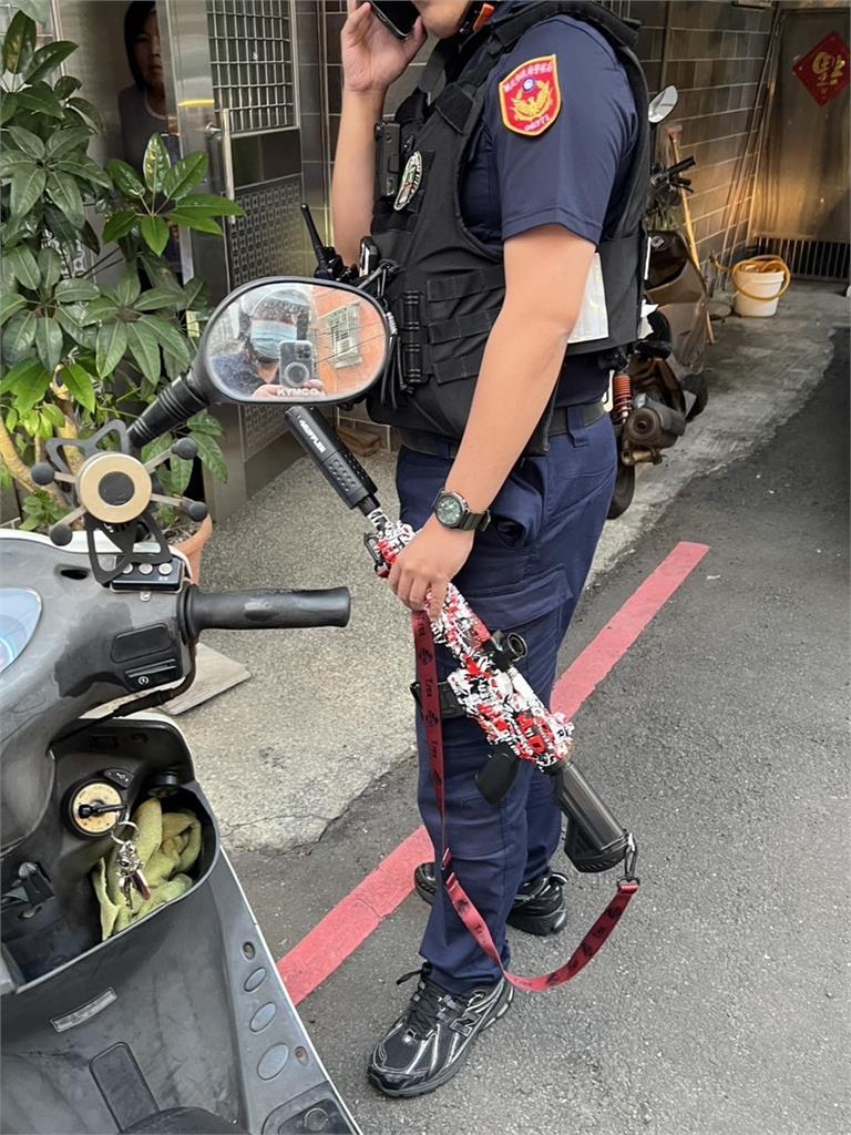 快新聞／小孩衝馬路嚇壞騎士「爆粗口」！中和男氣炸掏「假槍」嗆聲　下場慘了