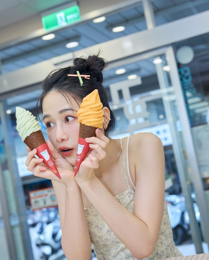 網紅斜杠成風潮「滴妹最狂」年收近2億!「這1話題女王」2天狂賣200萬