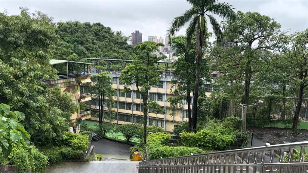 連日大雨！　高雄壽山國中校園嚴重毀損　校方暫緩開學