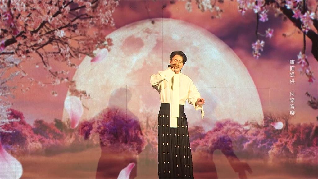 許富凱港都開唱!陪超過4千名歌迷歡慶母親節 許富凱回老家高雄開唱 #-#暖心獻聲!陪4千名歌迷過母親節