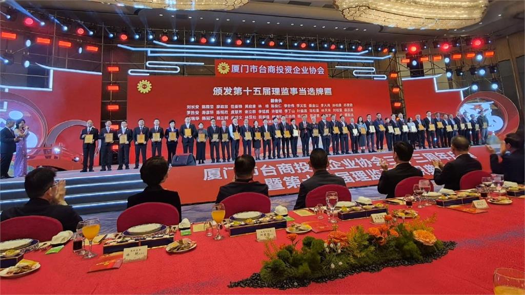 傳翁曉玲、葉元之等8藍委集體赴中？　林楚茵酸：假交流真領旨