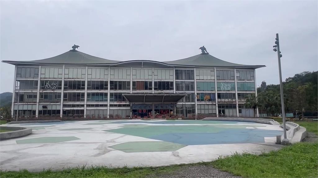 七堵百福水漾會館淪廢墟 民代紛紛要求基市府終止合約