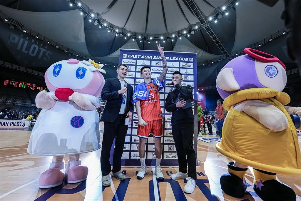 東超/盧峻翔狂轟33分率隊闖4強 69大魔王賽後英文受訪並分享學英文秘訣