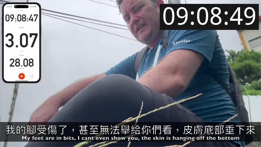 英國網紅「藍白拖跑馬拉松」 腳底觸感奇特他驚:像滑冰