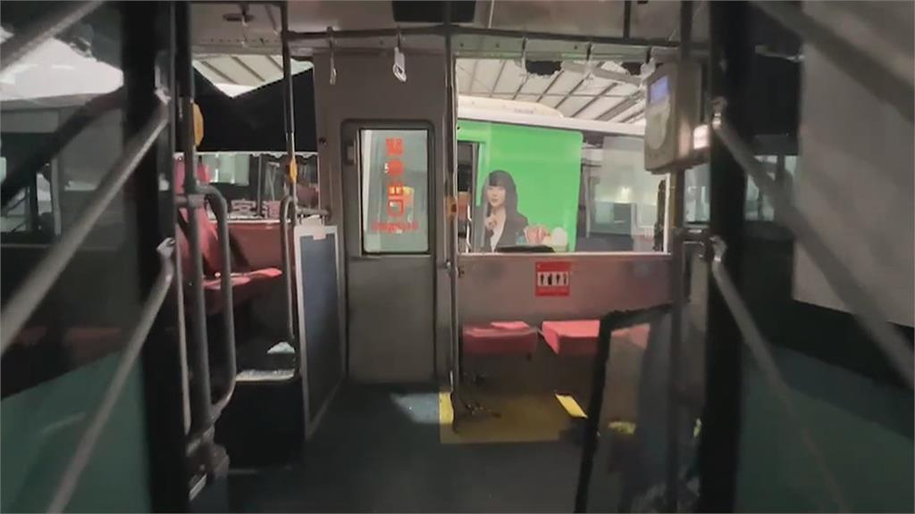 高雄曳引車「鋼材插進公車」 乘客嚇壞!大型車車禍釀回堵