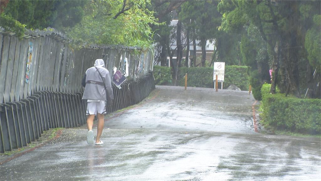 鳳凰颱風/台大生祭品文賭「連放三天」 氣象專家坦言:機會越來越渺茫