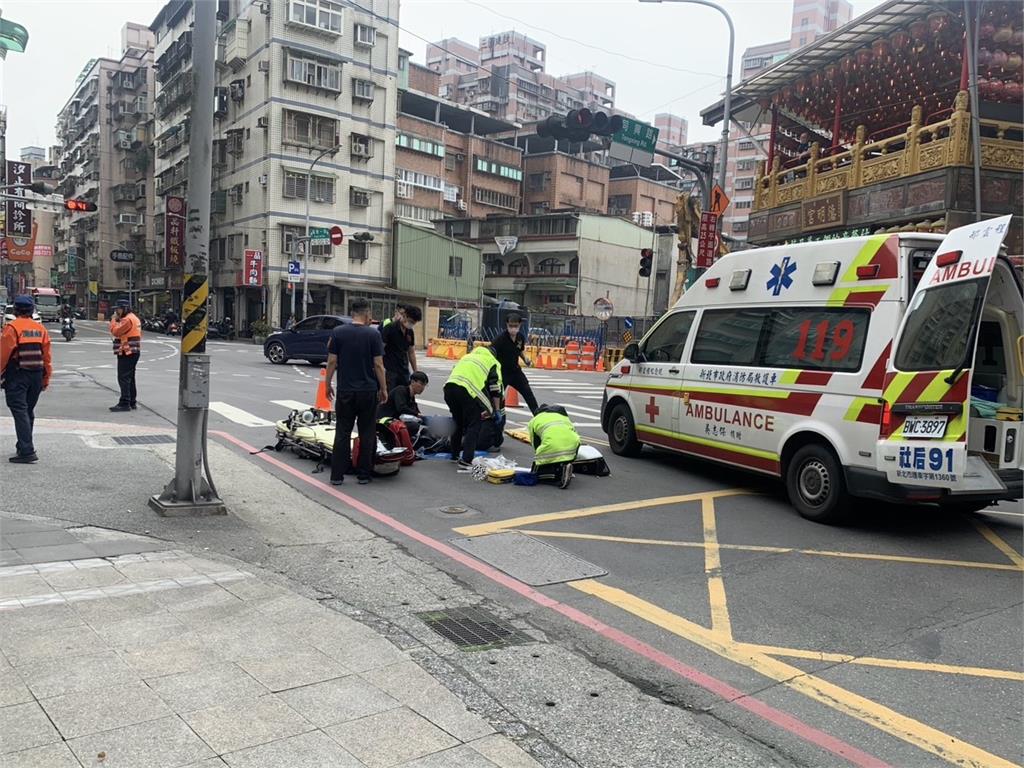 快新聞/嚇!汐止73歲騎士失控「重摔倒地」 命危送醫搶救中