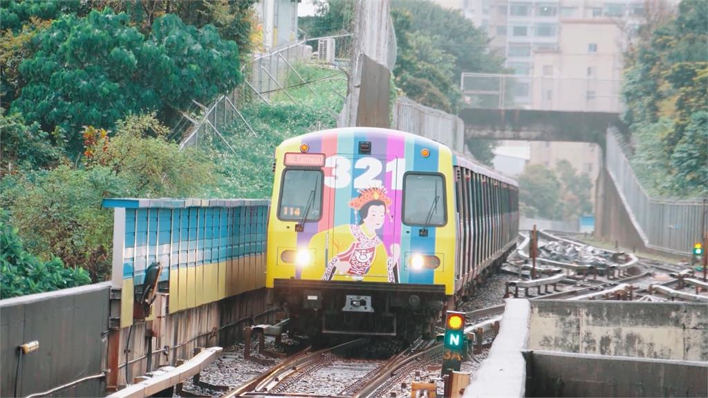 有搭有保庇！淡水信義線期間限定　媽祖彩繪列車出發