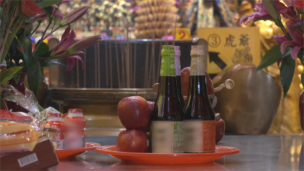 台灣供品超有哏！　「醬油搭蘋果」靠諧音旺運勢