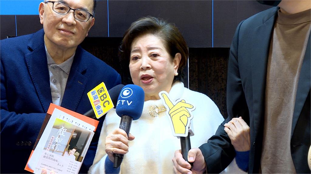 陳淑芳為戲打斷3顆牙! 新書發表會「突拆假牙」震驚全場