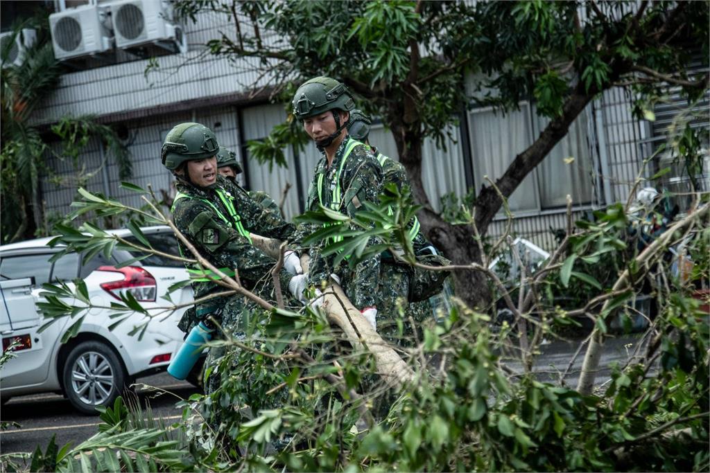 快新聞／山陀兒重創高、屏　第四作戰區今派1362兵力、171機具救災