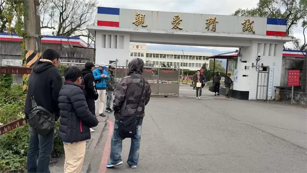 林昱珉結束短暫軍旅生涯　金六結退伍平頭樣曝光