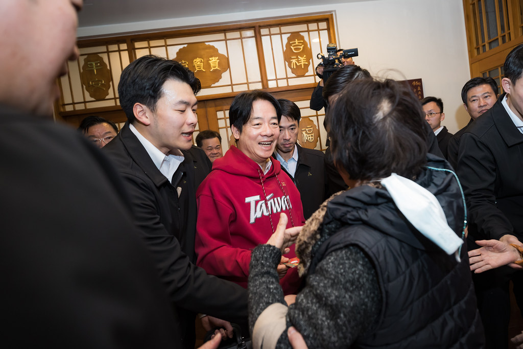 快新聞/人氣超旺!賴總統下午赴桃竹3宮廟參拜 排隊人龍長達2公里