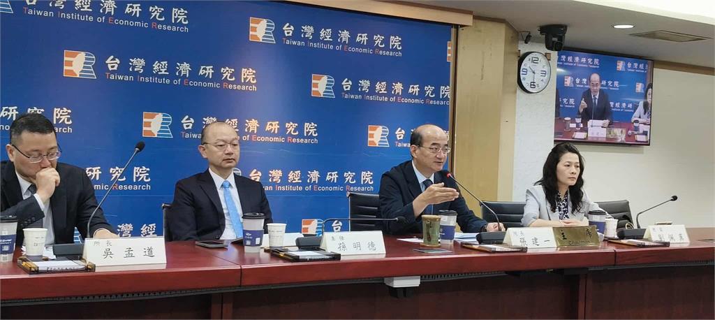 快新聞/勞動市場旺!我國勞工6月總薪資逼近6萬 科技業、傳產前景分歧