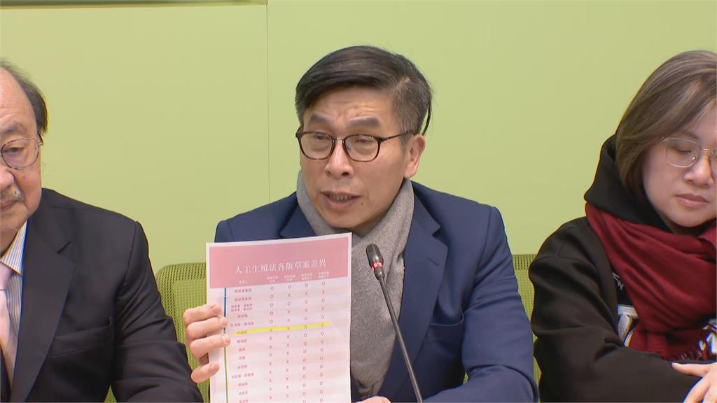 快新聞/綠白要合作?鍾佳濱喊話「2黨可走近」 柯建銘「回這句」柯文哲笑了