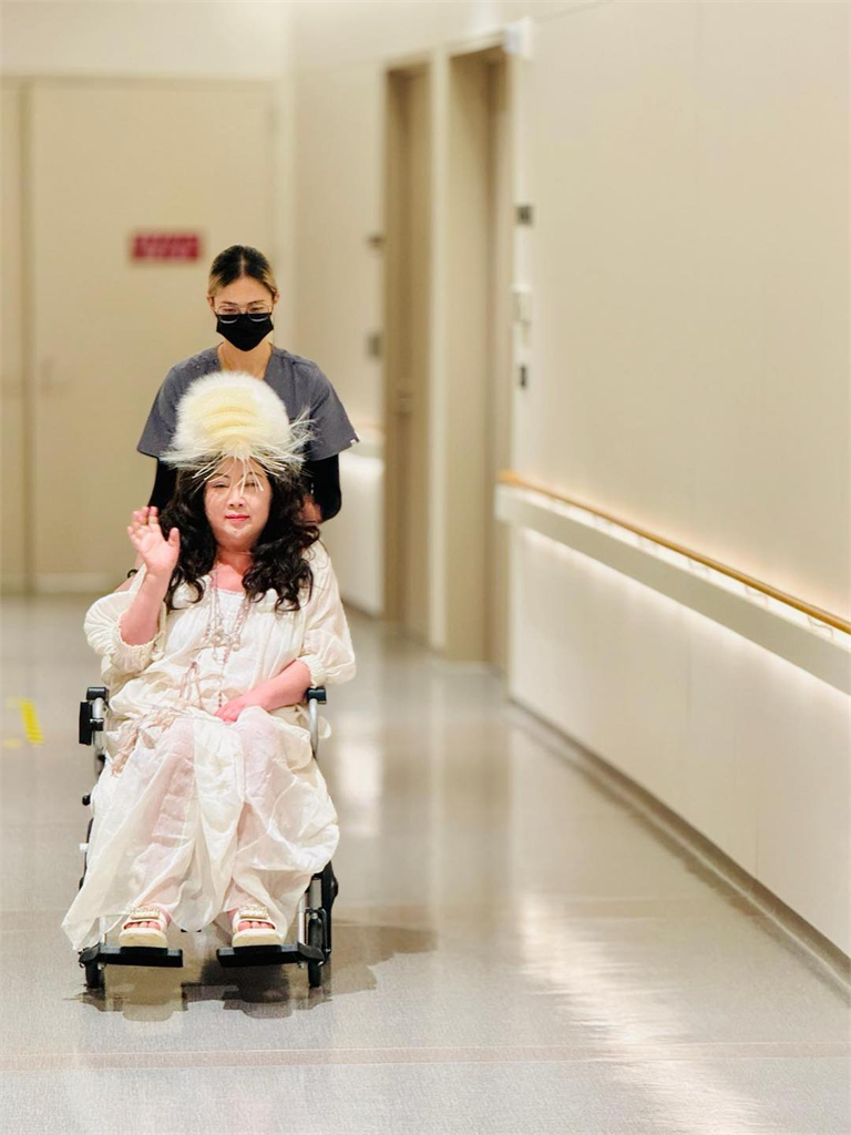 67歲陳文茜抗癌赴台大醫「坐輪椅當飛鳥」！她親揭驚人現況：歲月易逝