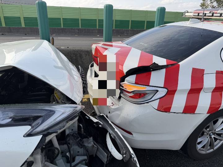 快新聞／「紅斑馬」屁股開花！警方巡邏車國道1號彰化段遭追撞