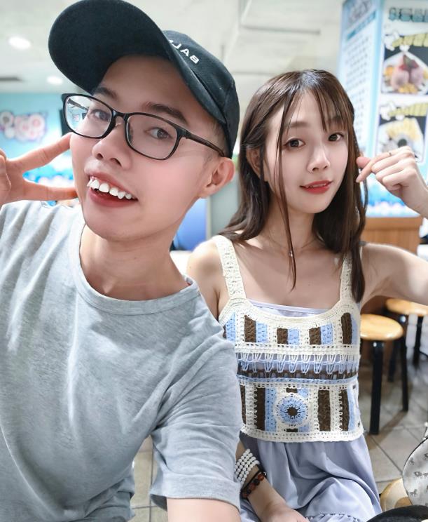 選務正妹「是鄧佳華女友」真實身分曝!私帳被神出「昔當酒女」身影流出