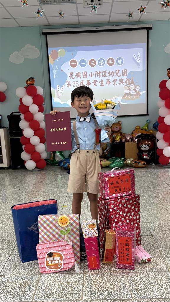 快新聞/少子化影響!澎湖花嶼國小畢典 唯一畢業生「獨佔24份獎品」笑開懷