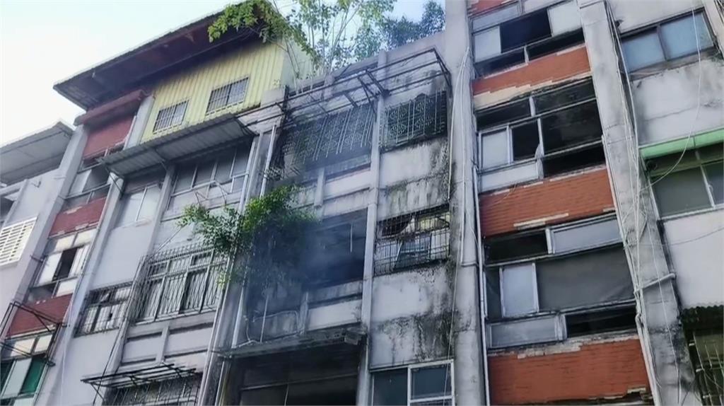 街友擅闖廢屋縱火釀火警 遭捕狡辯「點火驅蚊」