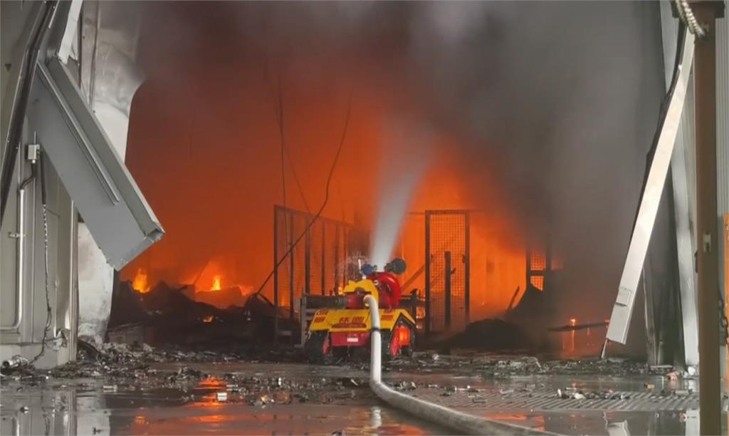 高雄三元科技鋰電池廠爆炸15傷 火勢狂燒7小時