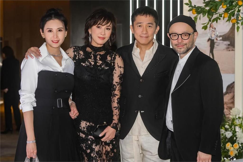 邱淑貞「厚黑髮全上梳」現身台北！三寶媽「57歲真實狀態」震驚網：也…