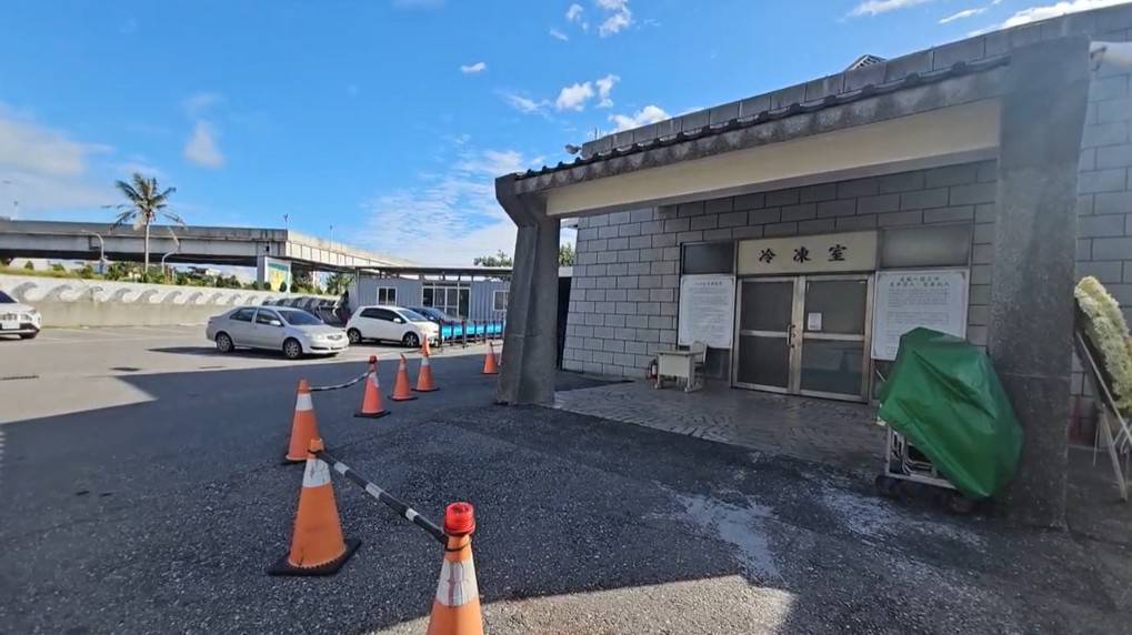 快新聞／男友疑虐殺女友棄屍山間！嫌犯辯稱「她跳車」　家屬返現場招魂