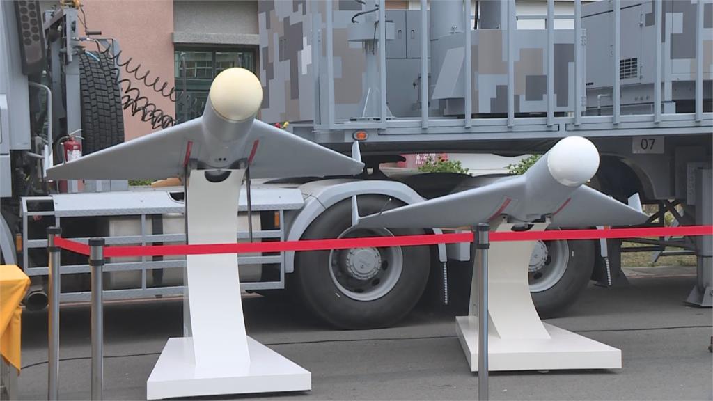 中科院「台版彈簧刀」無人機首次亮相！　攻擊距離破10公里、滯空超過15分鐘