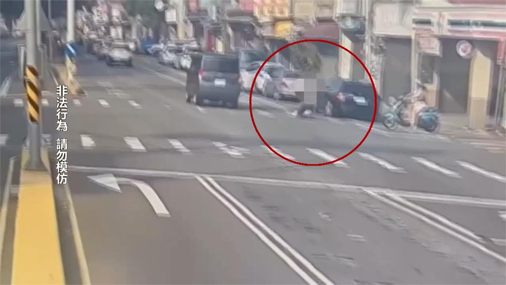新竹2男童雙載開電動玩具車 民眾驚:太危險