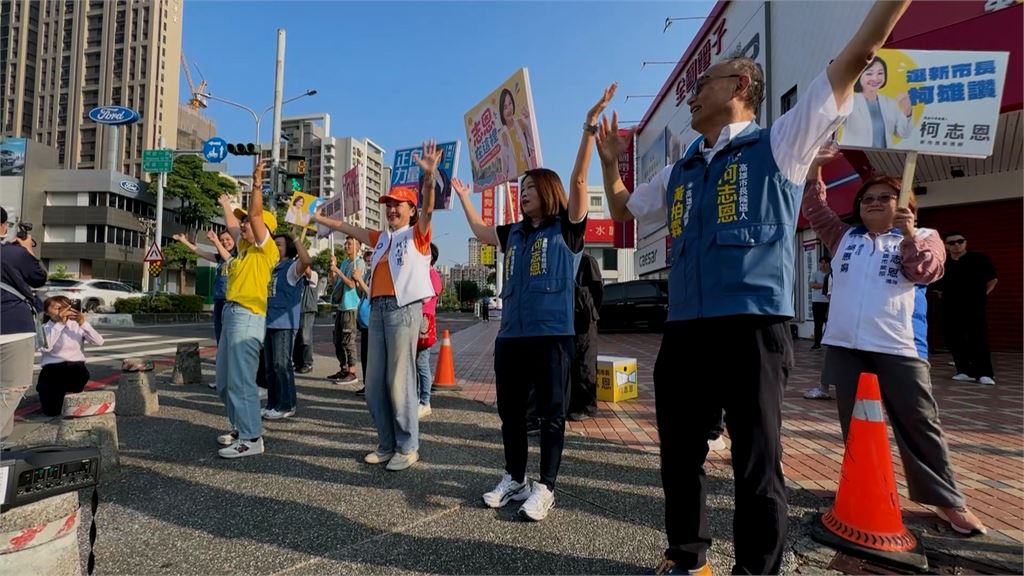 賴瑞隆衝刺！率綠營高雄隊站路口　支持者熱情送花打氣