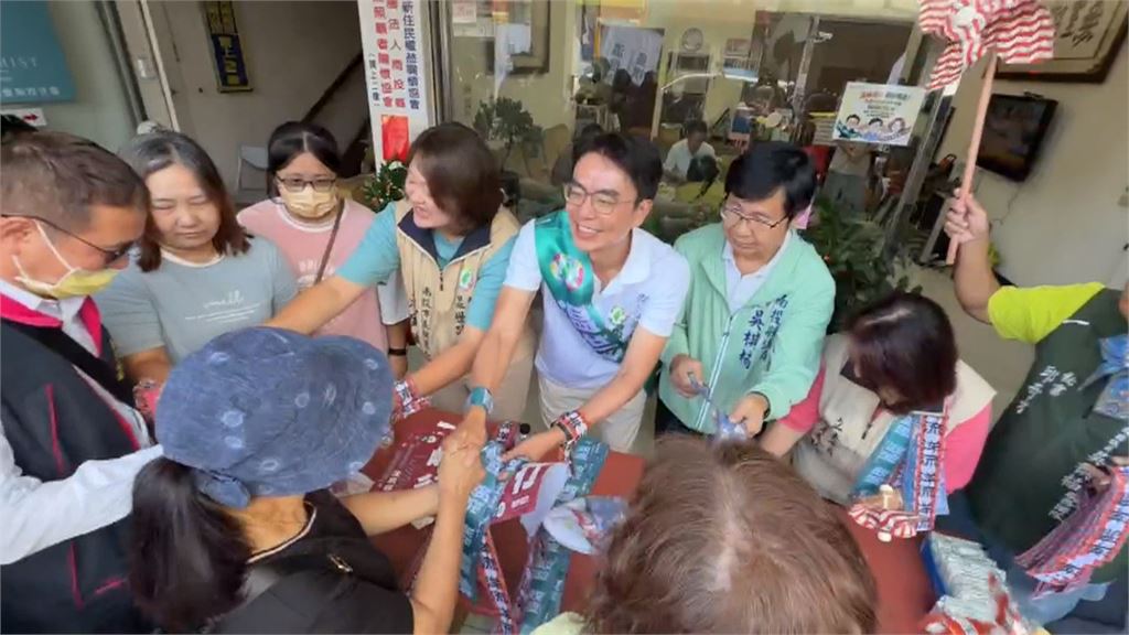 拚翻轉南投! 温世政深入埔里大街小巷車掃拜票