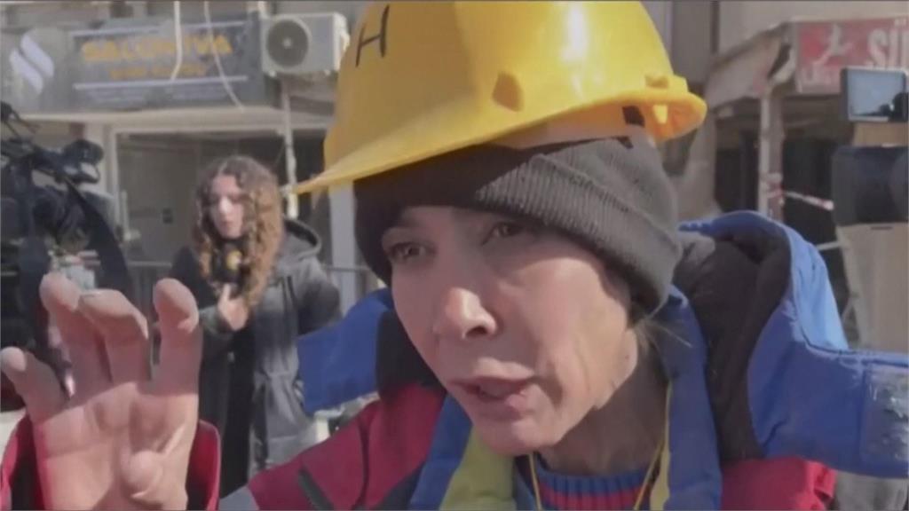 生命奇蹟！女童受困183小時獲救　醫護人員振奮露笑容