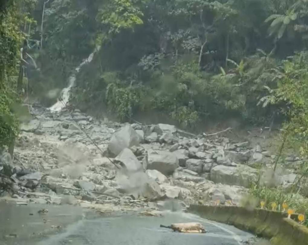 快新聞/新竹67線崩塌!山區豪雨引發落石坍方 泥石覆路阻通行