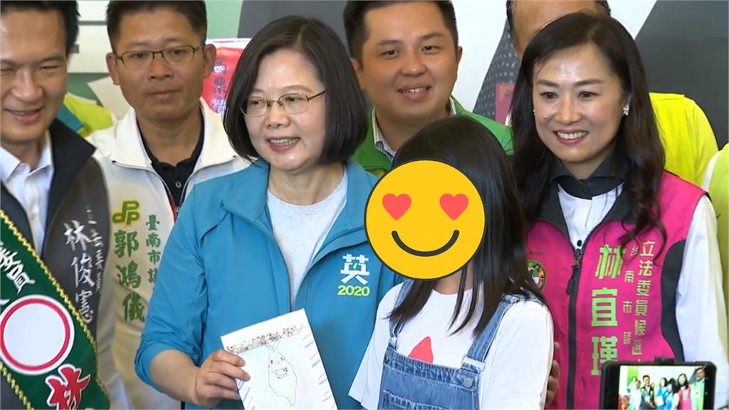 蔡英文7年前「溫馨場面」再重演！熬夜海巡「讚女童這句」中國人被震撼