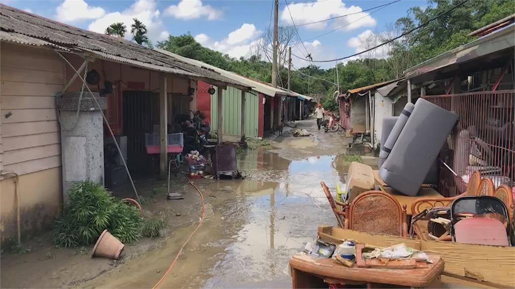 豪雨狂炸台南釀河水暴漲　馬路變「水路」民眾困屋頂呼救