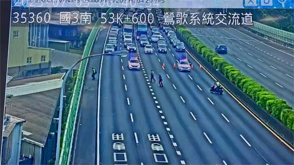 騎士逆闖國道「狂飆17公里」　離譜畫面曝！警全線封閉攔截