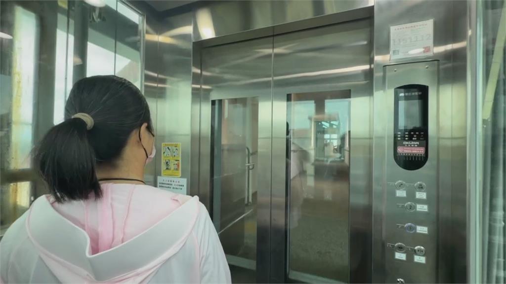 疑設備故障！　台鐵嘉義站驚傳8人受困電梯半小時