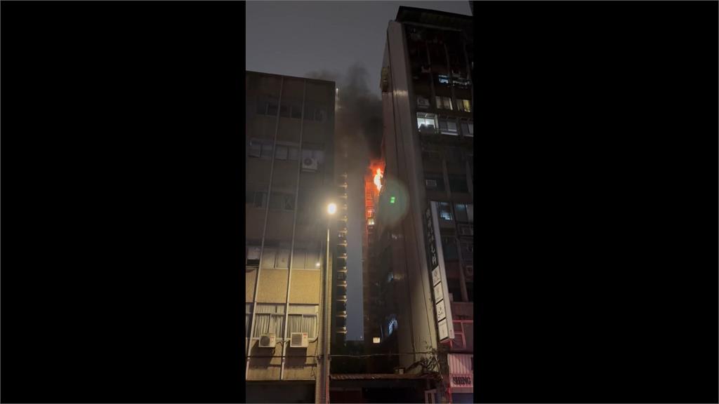 悚!男子與前妻家中起口角 竟「點火燒棉被」釀大樓火警