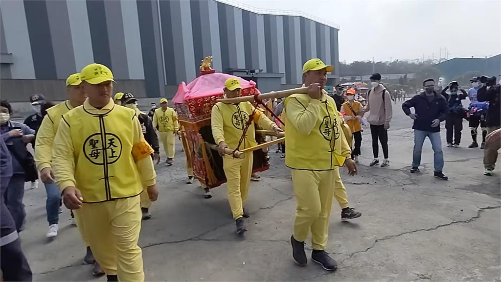白沙屯媽祖受土地公請求「喬香爐」 引信徒驚嘆:不是人為的神蹟