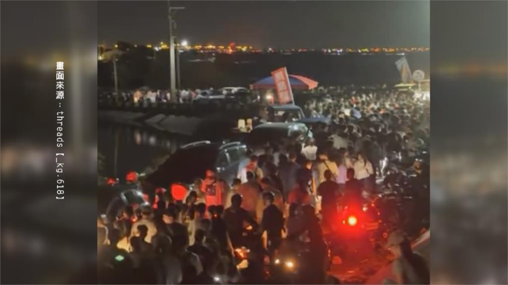 嘉義龍舟賽"480秒煙火"點亮夜空 萬人湧入釀交通癱瘓