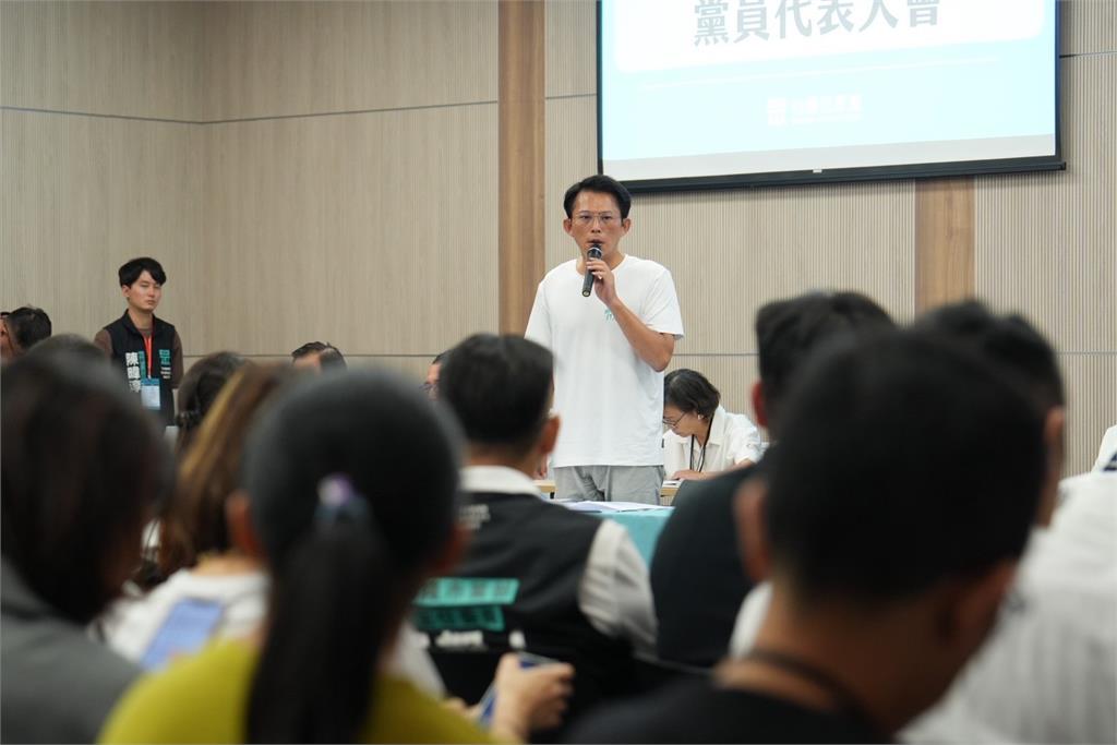 黨慶「陳列柯文哲摔破的水瓶」陳佩琪突留這10字!黃國昌喊話:明年帶回