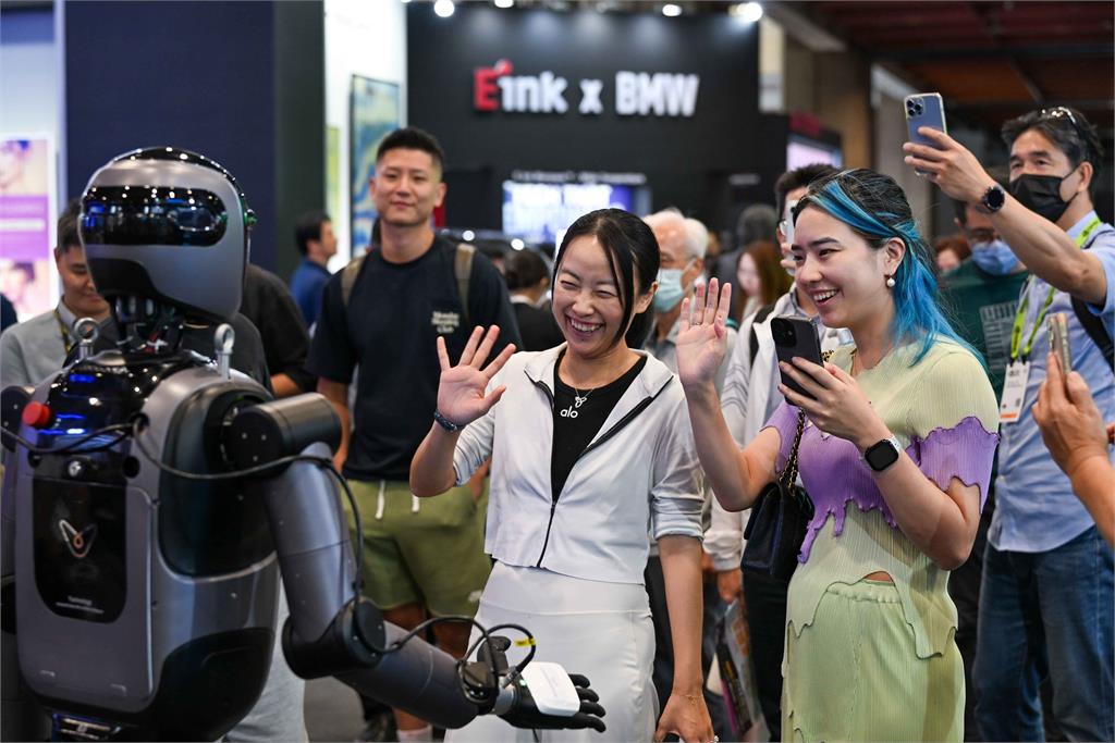 獨家／AI機器人無法取代門市人員？傑昇通信張庭維：關鍵在「人與人的信任」