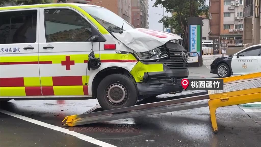 未禮讓救護車!基隆婦人追撞摔車 桃園貨車擦撞
