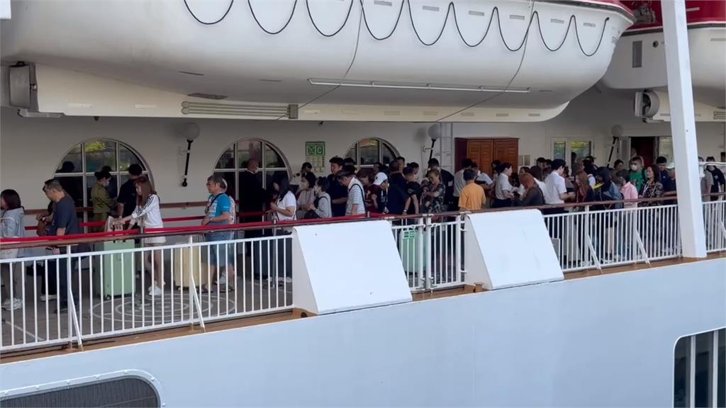靠港那霸前1小時喊卡!旅客氣炸質疑船有問題 麗星急澄清