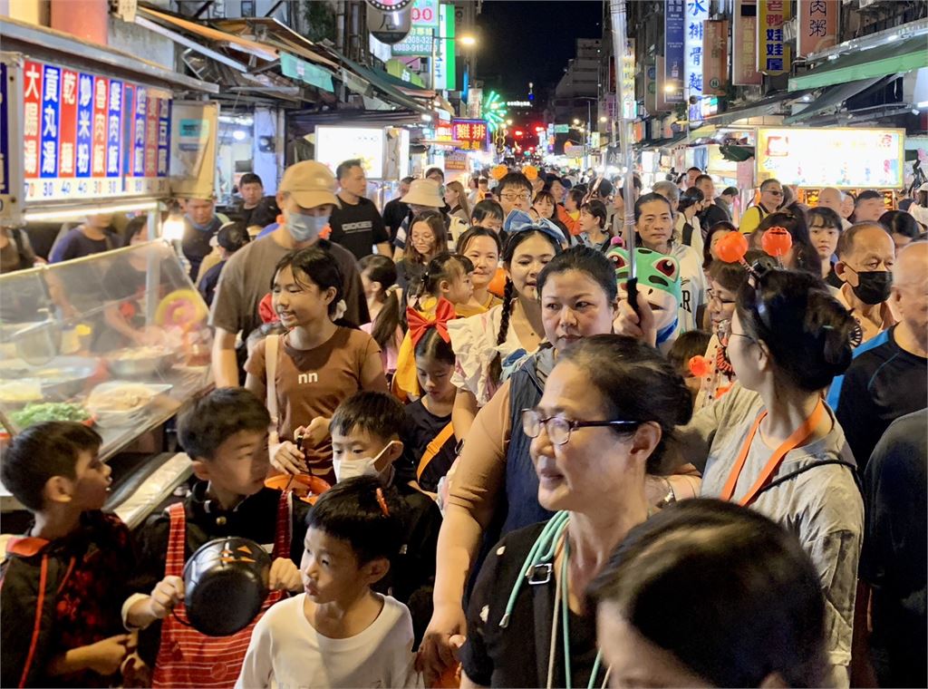 快新聞／萬華變身萬聖城！吳沛憶促成四大夜市大串聯　逾500攤位打造台味盛會