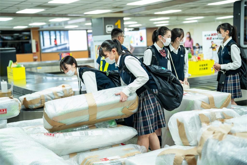 多圖/翡翠騎士下機首站直奔這!大嗑珍奶、台味宵夜「7天行程一次看」
