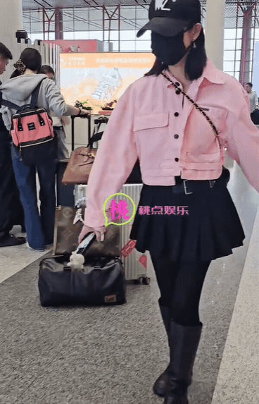 陳妍希「憔悴跛腳」急現蹤機場!超慘模樣全被拍…中網嚇爛:瘸腿了?