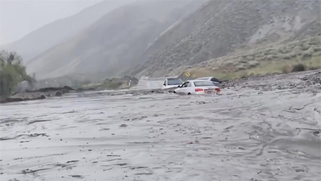 美加州暴雨引發土石流 聖地牙哥高山地區罕見降雪